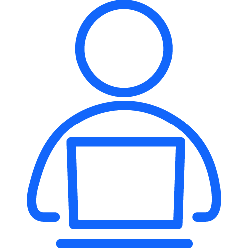 Hahmo tietokoneen äärellä.